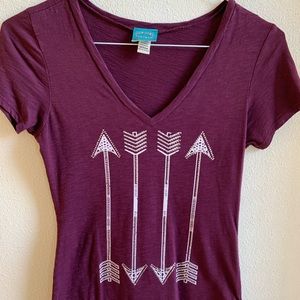 Shirt with arrows